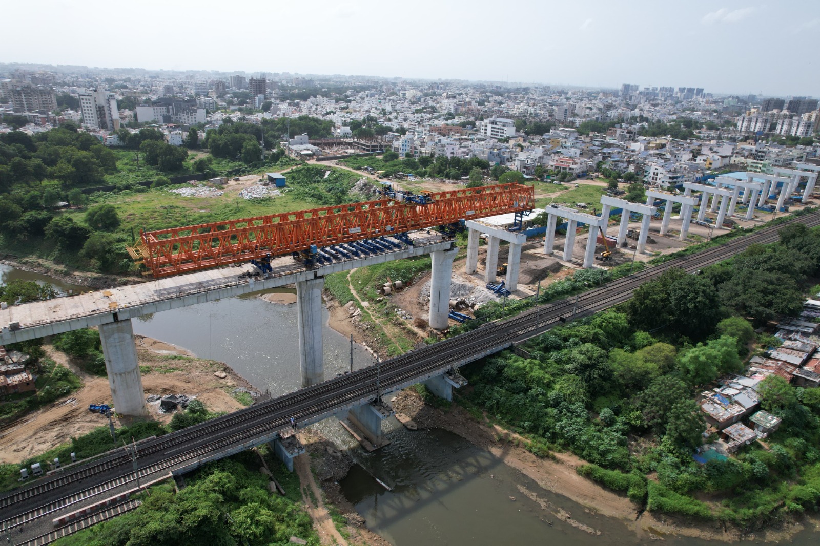 मुंबई-अहमदाबाद बुलेट ट्रेन परियोजना के लिए विश्वामित्री नदी पर नदी पुल का निर्माण पूर्ण